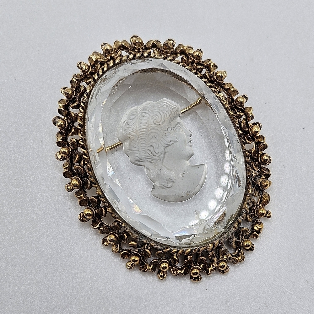 VINTAGE Reverse Carved Glass Gold Tone Oval Cameo Pendant Brooch Pin
